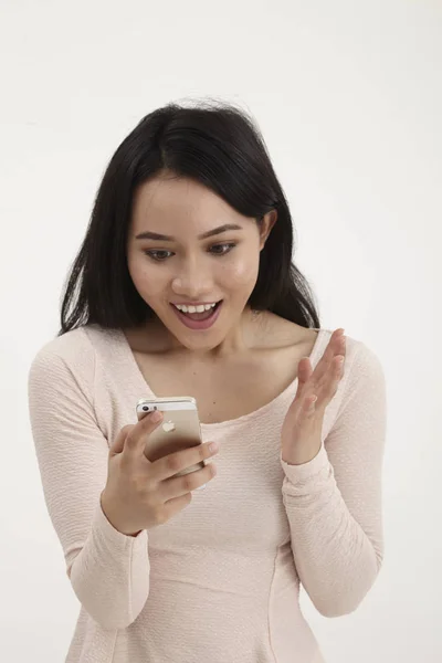 Malay Mulher Fazendo Uma Chamada Vídeo — Fotografia de Stock