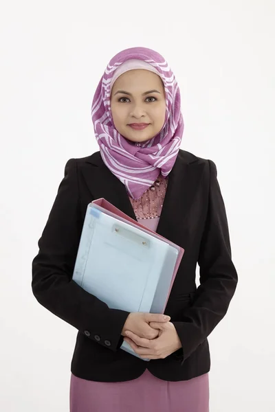 Malajiska Kvinna Som Bär Kostym Holding Dokumentfiler — Stockfoto