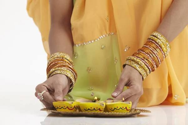 Mujer India Ropa Glamorosa Tradicional Sosteniendo Lámpara Aceite —  Fotos de Stock