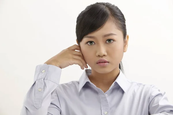 Portret Van Aziatische Vrouw Witte Achtergrond — Stockfoto