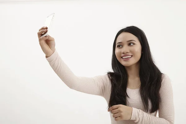 Selfie Mujer Malaya Fondo Blanco —  Fotos de Stock