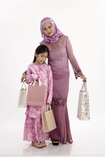 Studio Shoot Mère Fille Avec Des Sacs Provisions — Photo