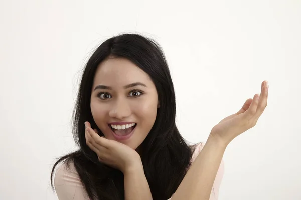 Porträt Einer Malaysischen Frau Die Die Kamera Blickt — Stockfoto