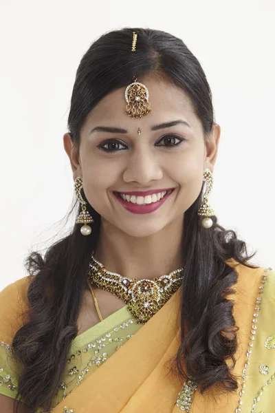 Vista Frontal Una Mujer India Sonrisa Dentada —  Fotos de Stock