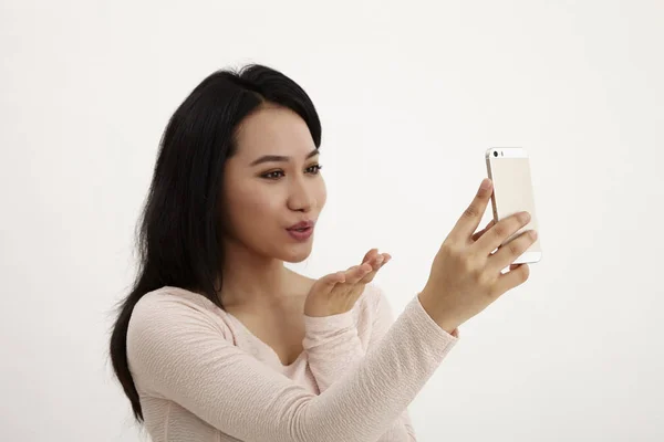 Malaiische Frau Macht Videoanruf — Stockfoto