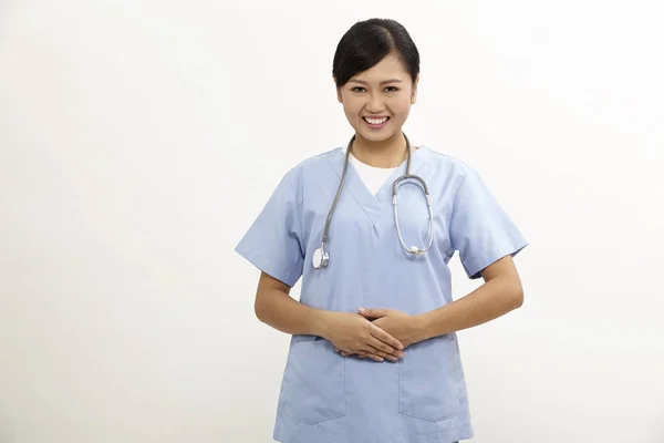 Kvinnlig Sjuksköterska Med Blå Uniform Den Vita Bakgrunden — Stockfoto