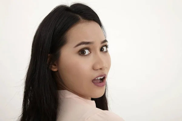 Närbild Porträtt Asiatisk Kvinna Med Ansiktsuttryck — Stockfoto