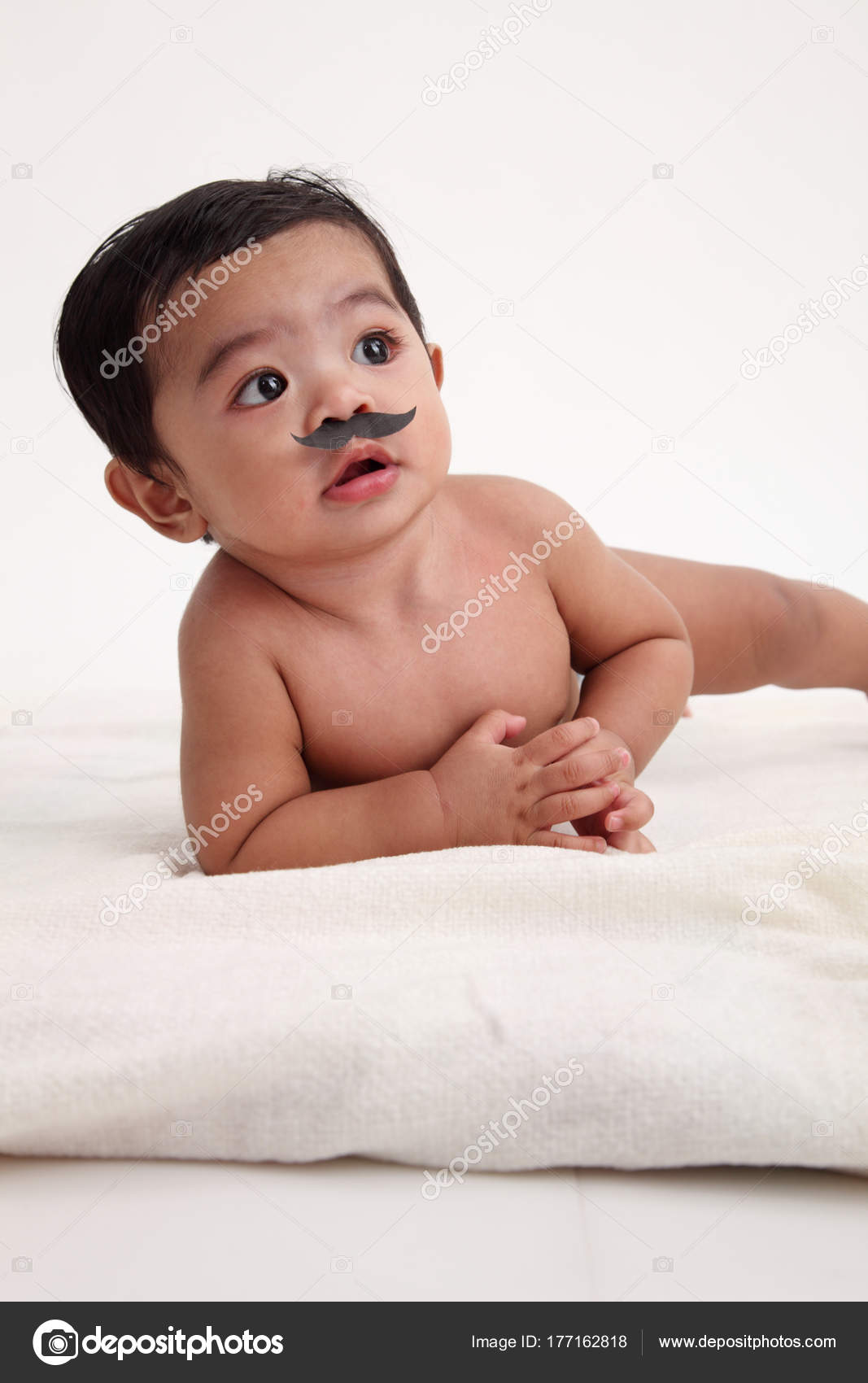 Bebe Malais Air Drole Avec Fausse Moustache Image Libre De Droit Par Eskaylim C Bebe Malais Air Drole Avec Fausse Moustache Image Libre De Droit Par Eskaylim C