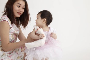 Anne ve kızı parti elbise ile