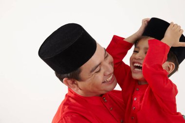 Baba ve oğul whisphering birbirlerine