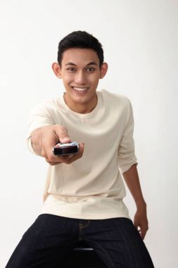 Malay genç holding uzaktan kumanda kanal geçiş 