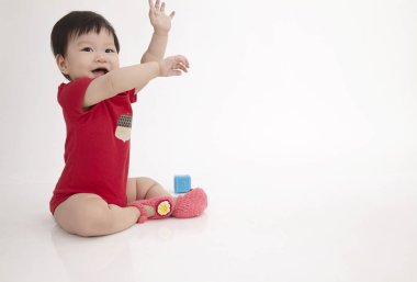 Çinli bebek alfabe blok ile oynamak