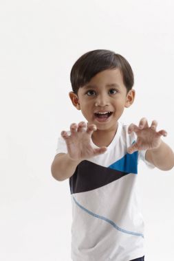 malay çocuk portresi açmak onun palm bir kaplan gibi