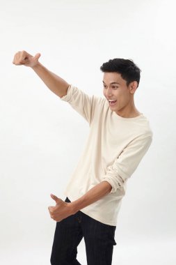 Malay genç Çift başparmak yukarıya iyi hissediyorum