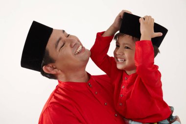 Baba ve oğul whisphering birbirlerine