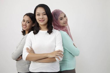 Malezya üç multi ırksal kameraya bakıyor