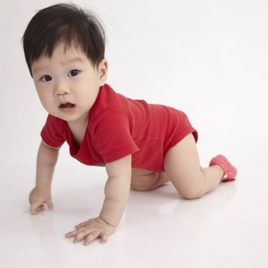 Çinli bebek beyaz arka plan üzerinde tarama