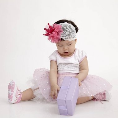 Çinli bebek parti elbise mor hediye kutusu ile 