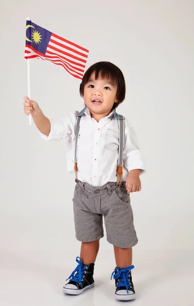 マレーシアの国旗を保持している中国の少年 — ストック写真