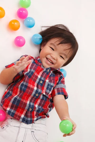 Vista Superior Del Niño Chino Jugando Con Bolas Colores —  Fotos de Stock