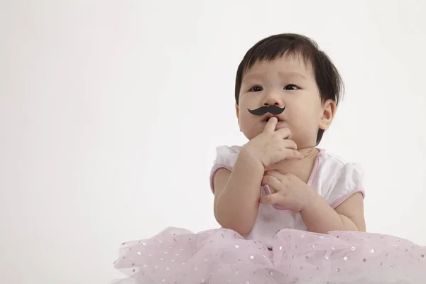 Niña China Mirada Divertida Con Bigote Papel — Foto de Stock