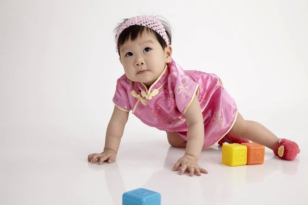 Bebé Chino Jugando Con Bloques Alfabeto — Foto de Stock