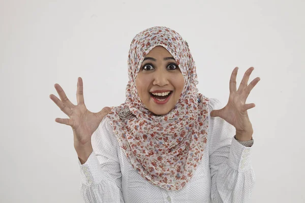 Mulher Malaia Com Expressão Surpresa — Fotografia de Stock