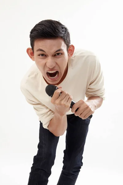 Man Holding Wireless Microphone Singing — Stock Photo, Image