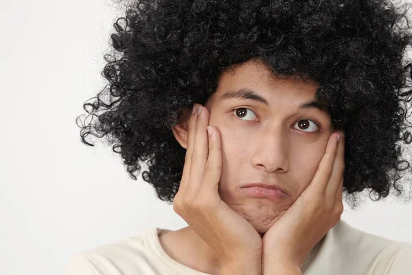 malay genç giyen komik peruk Studio poz 