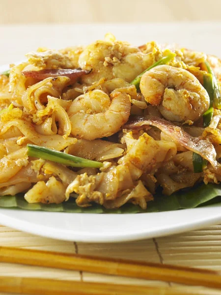 Malezya ünlü yiyecek kızarmış Penang kuey teow yakın çekim