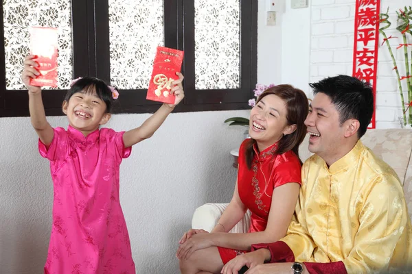 Chinese Family Enjoying Chinese New Year — Stock Photo, Image