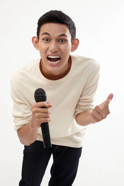 Man Holding Wireless Microphone Singing — Stock Photo, Image