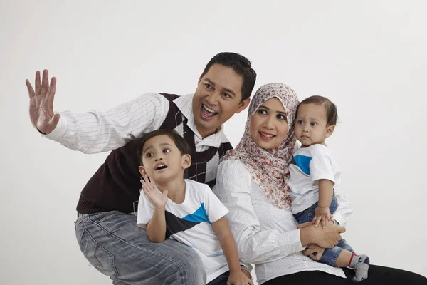 dört tarafına bakarak aile