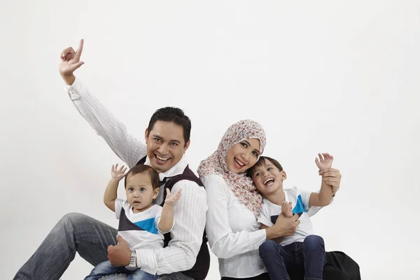 Familia Cuatro Fondo Blanco — Foto de Stock