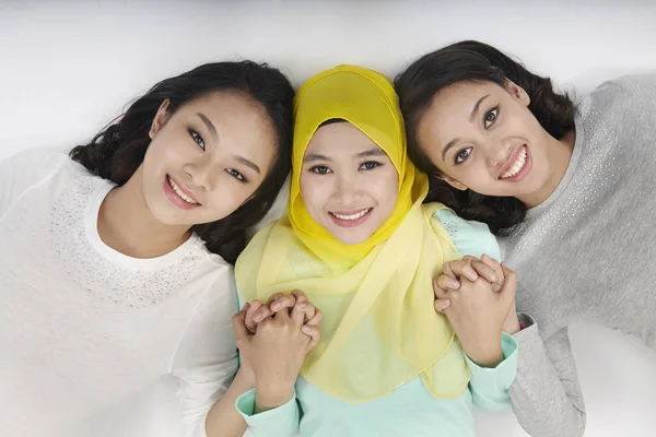 Tres Mujeres Malasias Multirraciales Posando Estudio — Foto de Stock