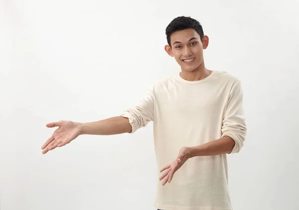 Malayo Adolescente Mostrando Bienvenida Con Gesto Mano — Foto de Stock