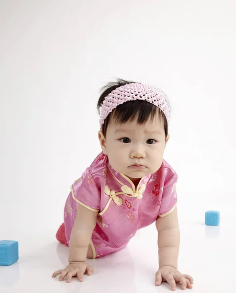 Bébé Chinois Jouant Avec Des Blocs Alphabet — Photo