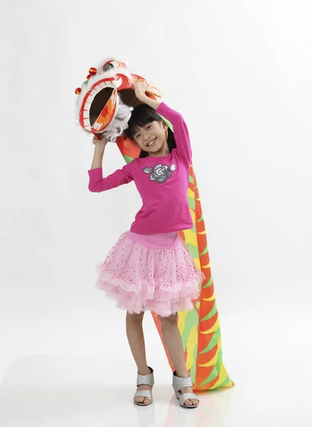 Chinese Girl Playing Traditional Lion Dance — Stock Photo, Image