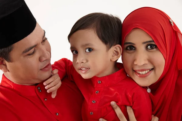 Malajski Para Załadowane Ich Syn — Zdjęcie stockowe