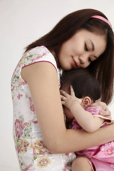 Chinese Mother Hugging Her Daughter Baby — Stock Photo, Image