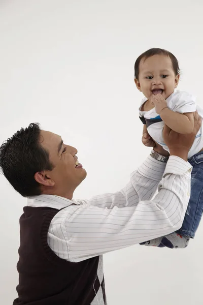 Malayo Hombre Familia Jugando Con Hijo — Foto de Stock