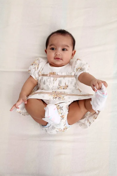 Cierre Niña Malaya Sonriendo — Foto de Stock