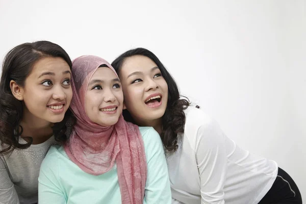 Tres Chicas Malasiáticas Posando Estudio — Foto de Stock