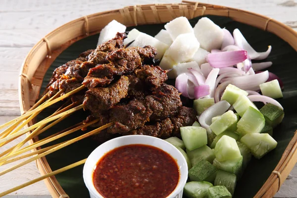 Malaysian Famous Food Satay Bamboo Basket Cucumber Keupat — Stock Photo, Image