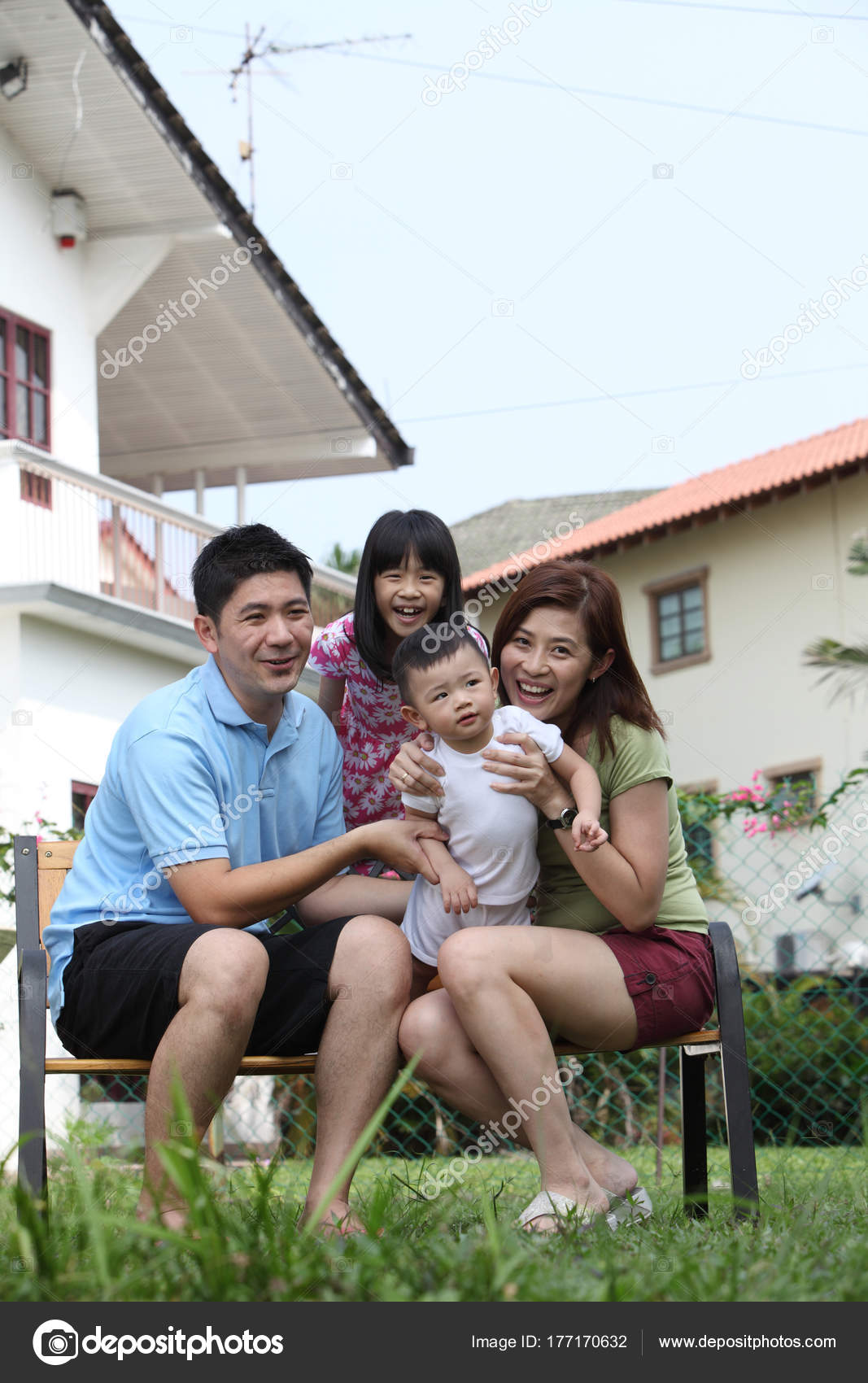 Happy Chinese Family Garden Stock Photo C Eskaylim 177170632