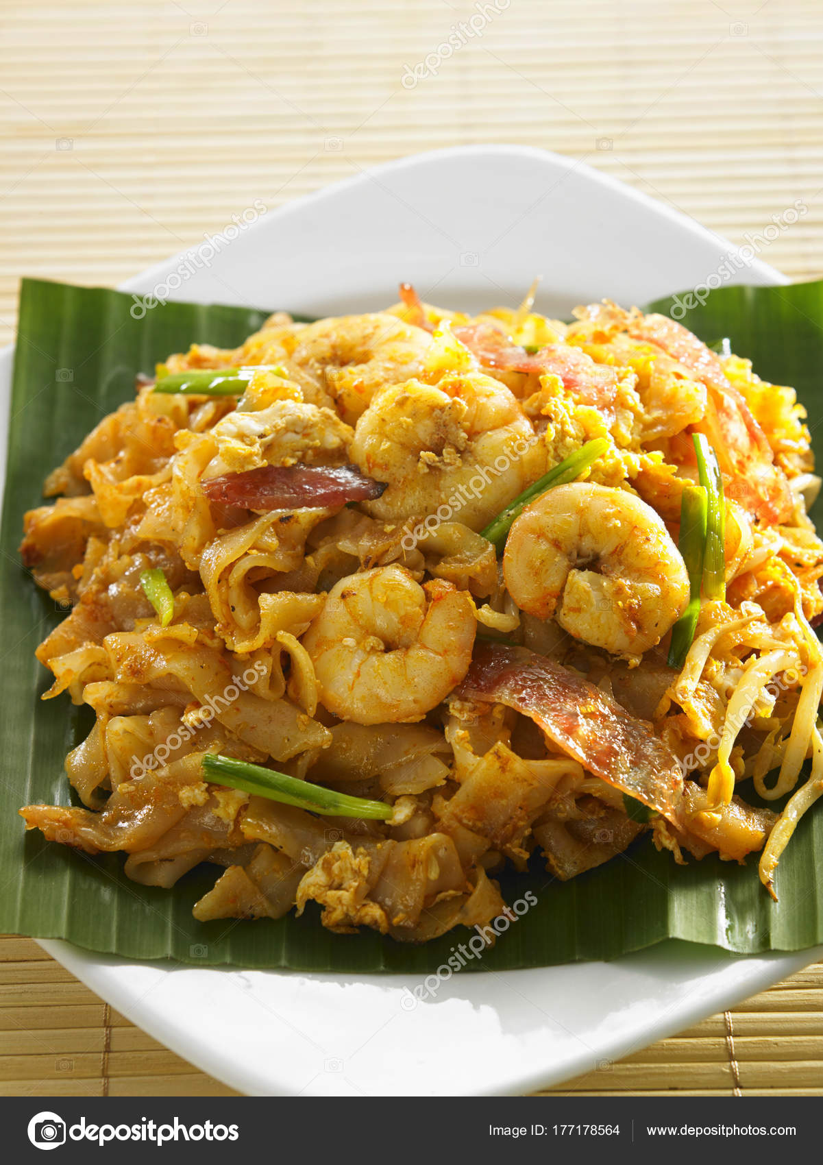 Close Malaysian Famous Food Penang Fried Kuey Teow — Stock Photo