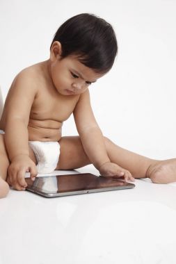 modern gadget tarafından çekti malay yürümeye başlayan çocuk