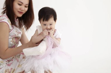 Anne ve kızı parti elbise ile