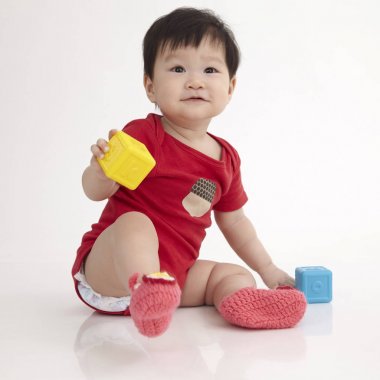 Çinli bebek alfabe blok ile oynamak