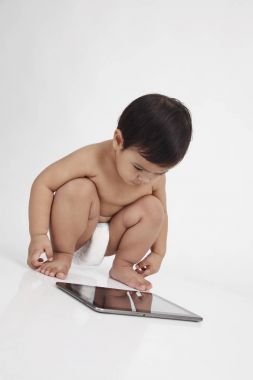 modern gadget tarafından çekti malay yürümeye başlayan çocuk